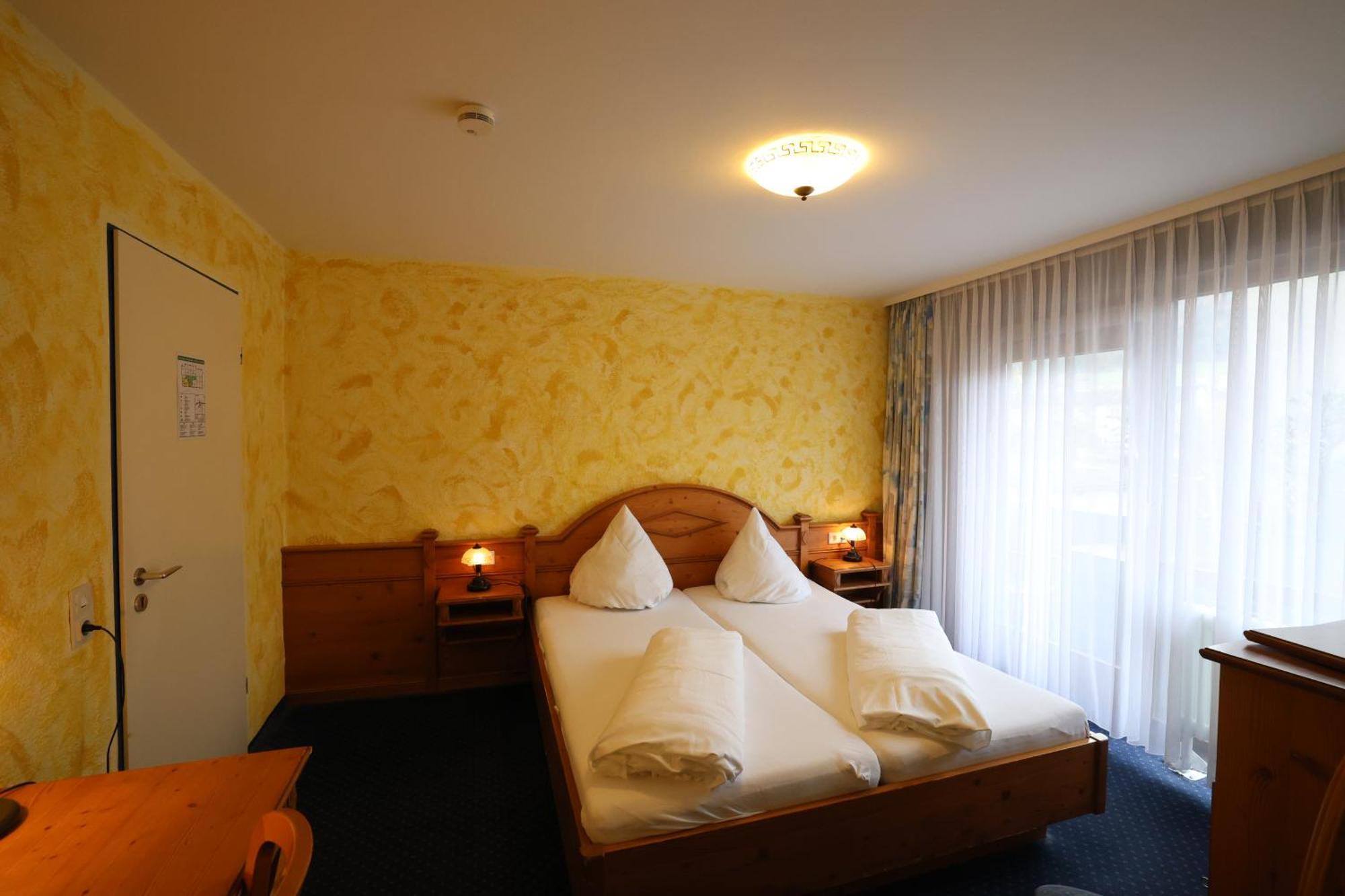 Hotel-Gasthof Hirschen Blumberg Esterno foto
