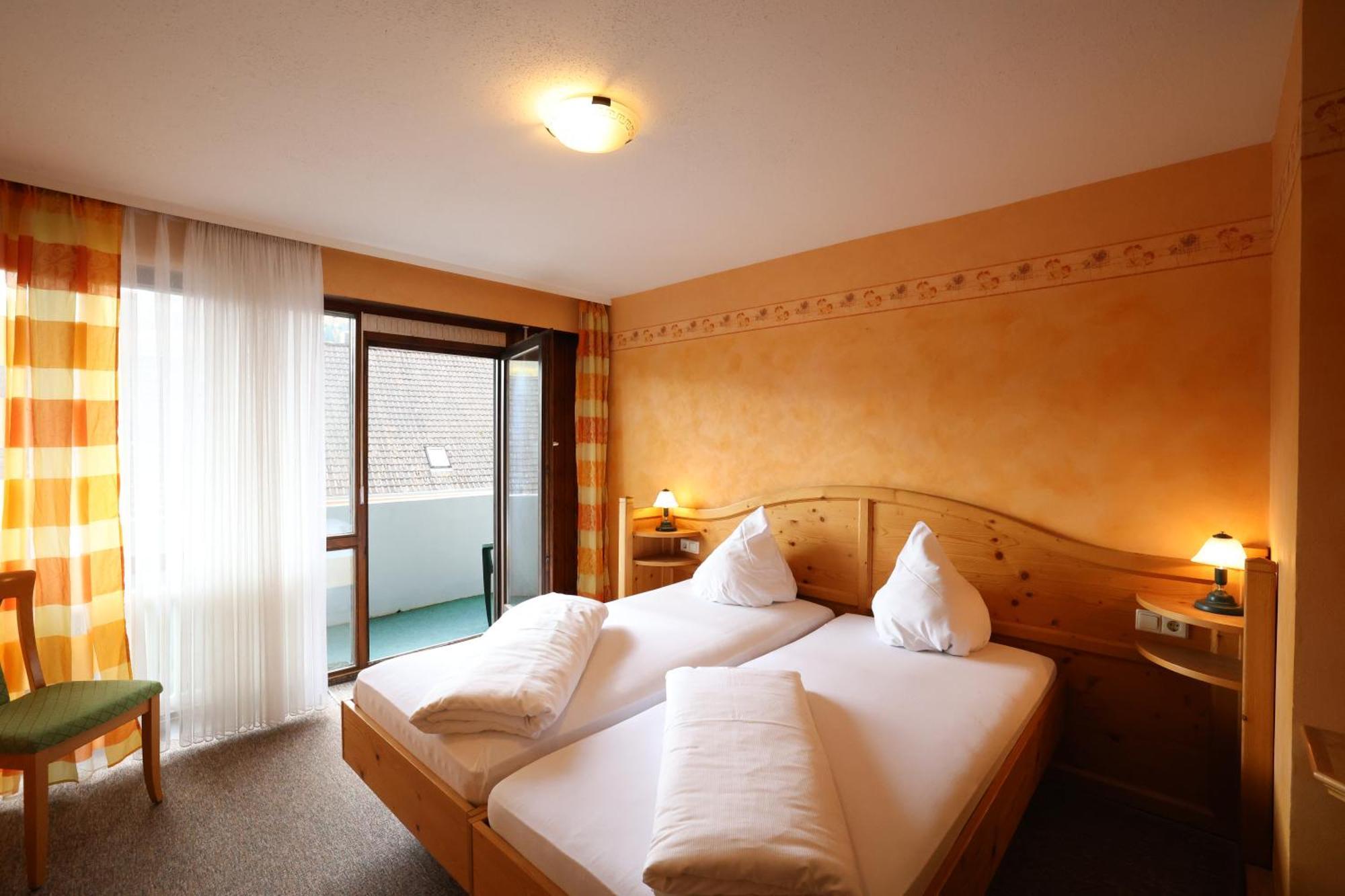 Hotel-Gasthof Hirschen Blumberg Esterno foto